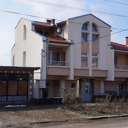 Dessi Apartment Pleven Luaran gambar